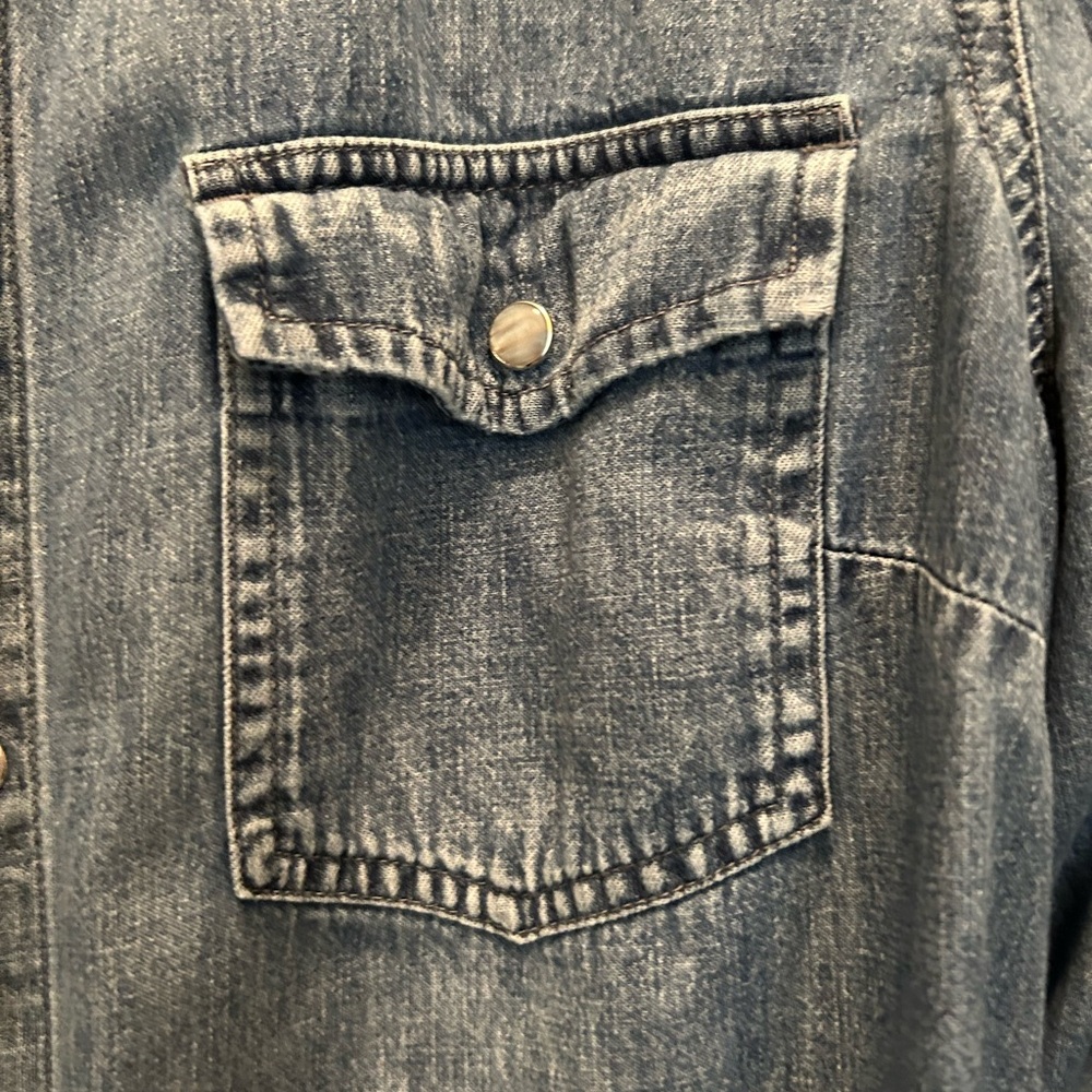 *Like New* J.Crew Woman’s Classic “Western Pearl Snap” Indigo Blue Denim Shirt - Picture 6 of 15